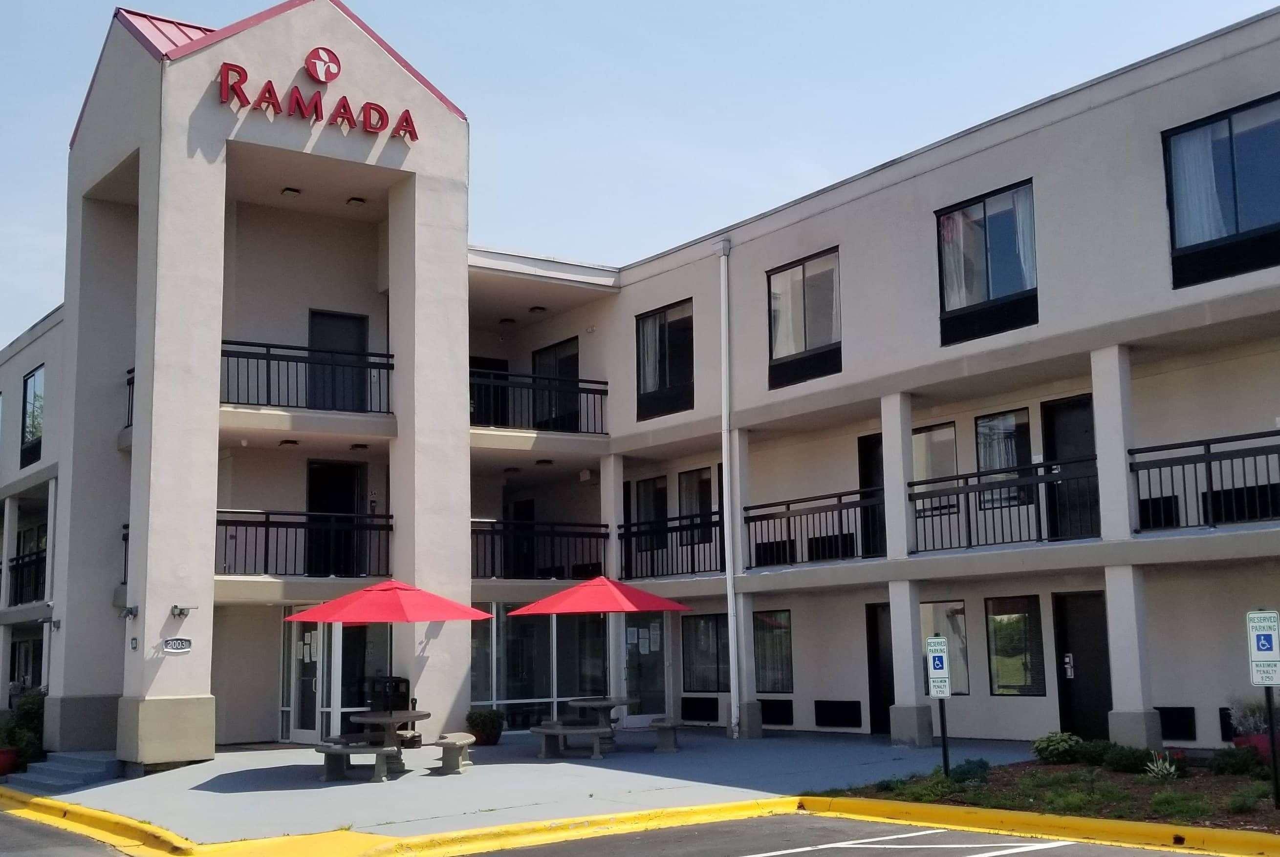 Clarion Pointe - Greensboro Coliseum Area Exterior photo