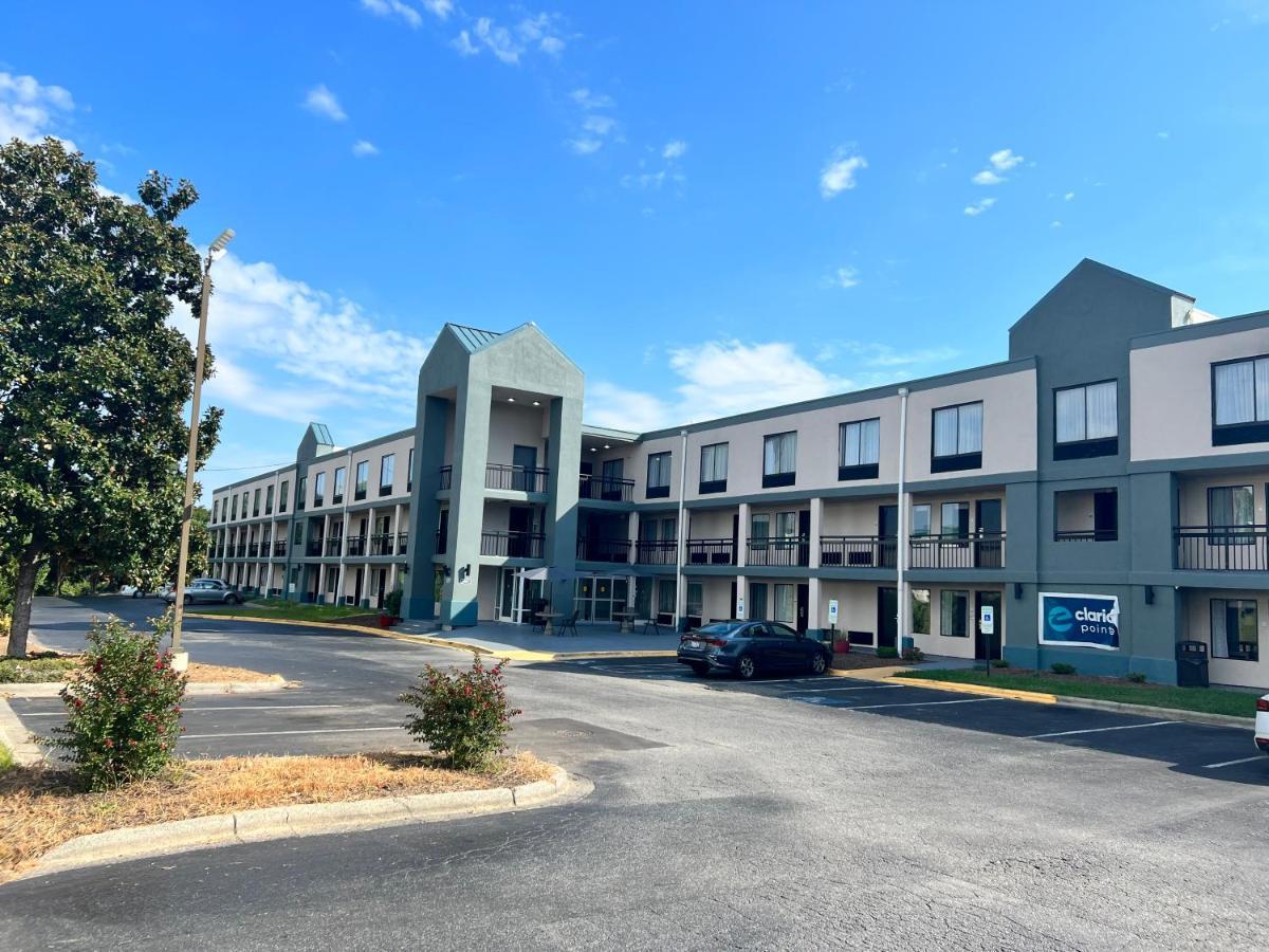 Clarion Pointe - Greensboro Coliseum Area Exterior photo