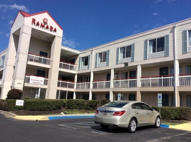 Clarion Pointe - Greensboro Coliseum Area Exterior photo